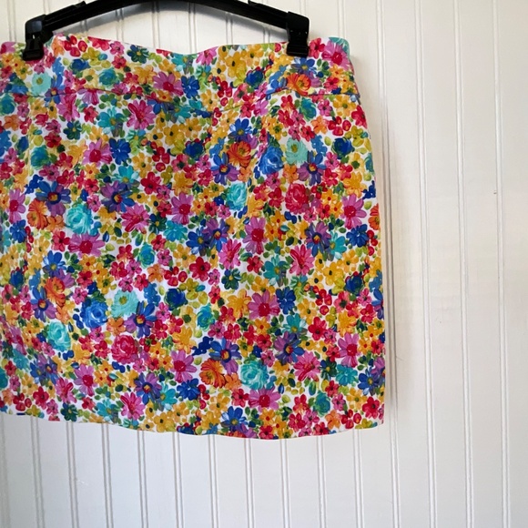 ATTYRE (10P) SKORT colorful Floral Print - Picture 4 of 5